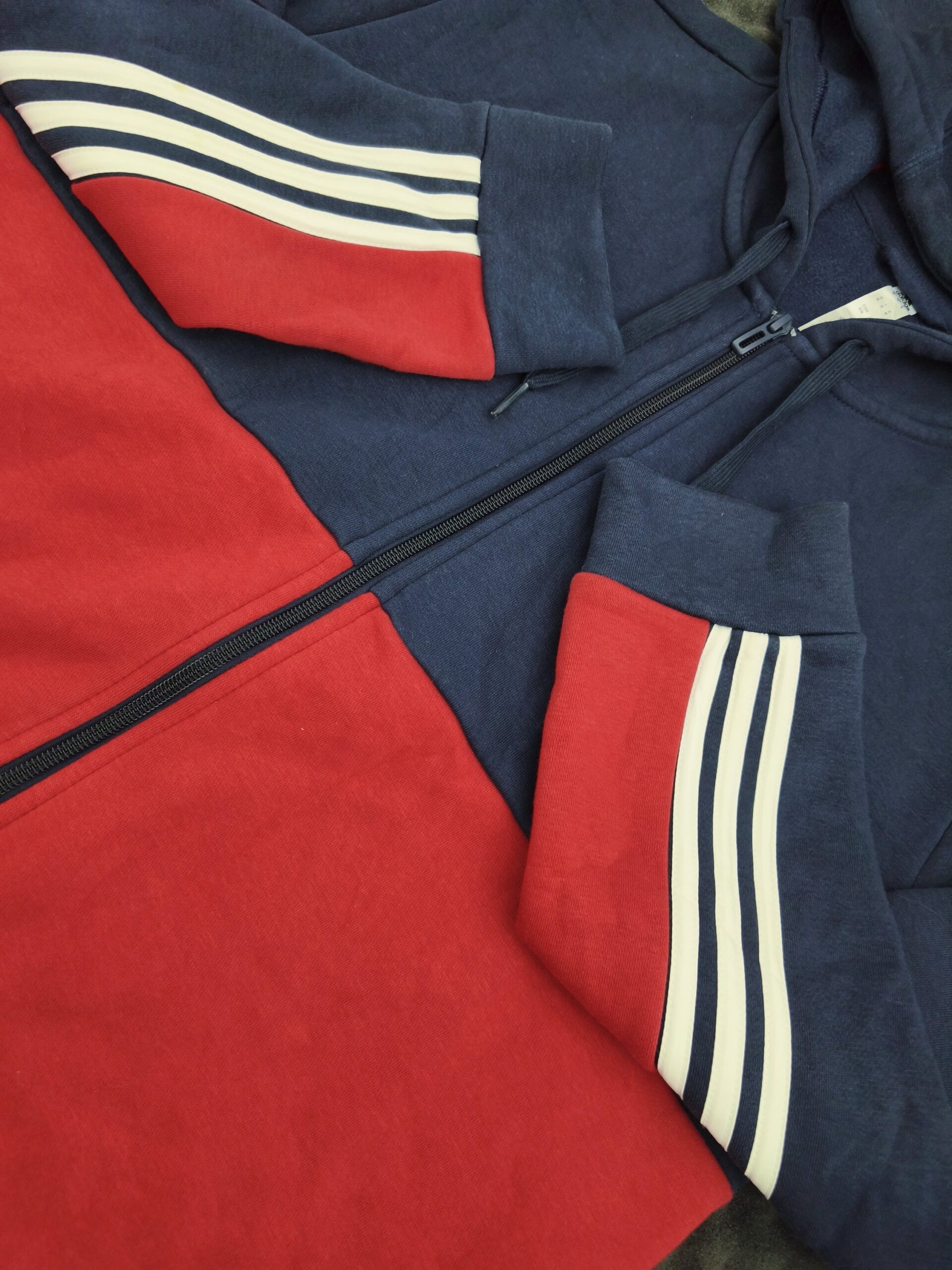 Adidas Essentials Colorblock Zip Hoodie (rot/blau) – Bild 3