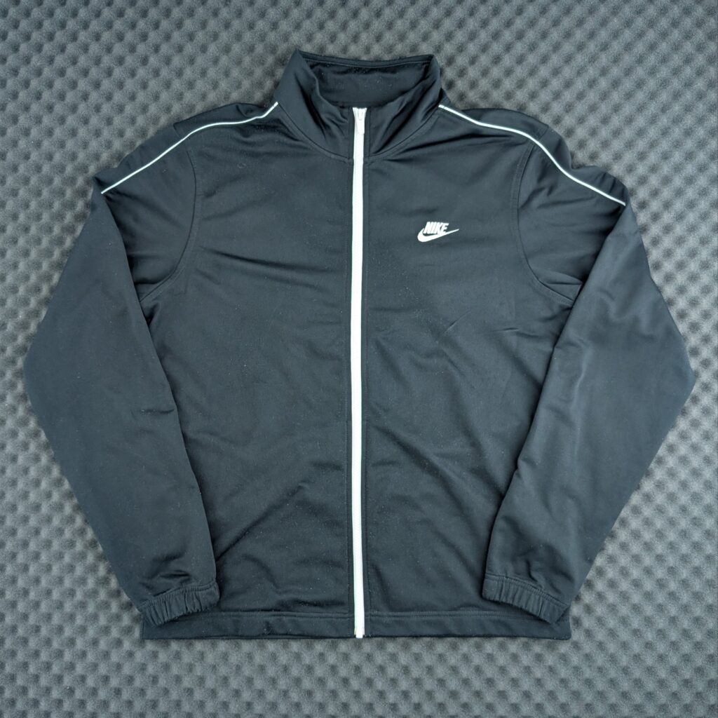 Nike Trainingsjacke Schwarz / Track Jacket mit weißem Reißverschluss Gr. M