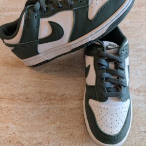 Nike Dunk Low GS vintage green Gr. 38.5