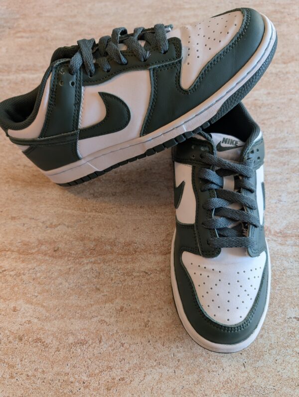 Nike Dunk Low GS vintage green Gr. 38.5